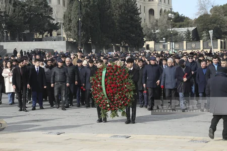 People of Azerbaijan pay tribute to 20 January martyrs - PHOTOS
