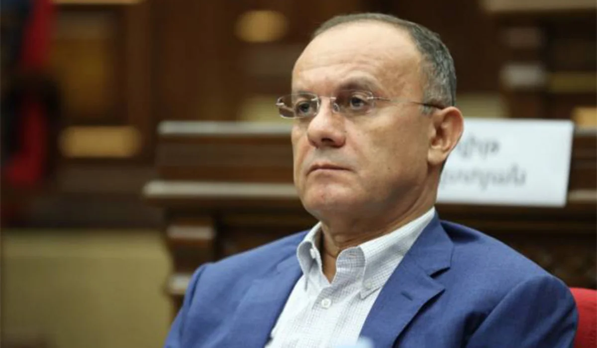 Суд может конфисковать крупную сумму и имущество у экс-главы Минобороны Армении