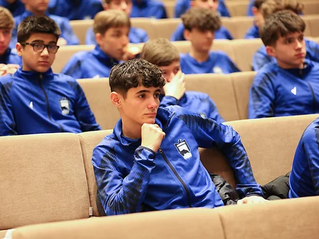 Zirənin aşağı yaş qruplarından ibarət komandalarına danışılmış oyunlarla bağlı seminar keçirilib