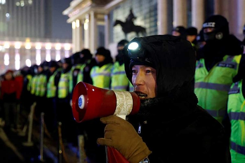 Во время протестов в Улан-Баторе были ранены 13 полицейских