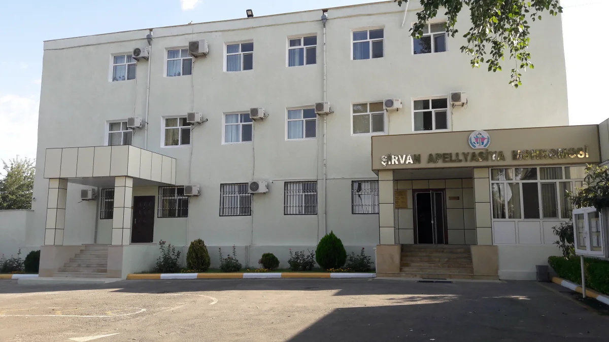 Şirvan Apellyasiya Məhkəməsinin iki hakiminə töhmət verilib