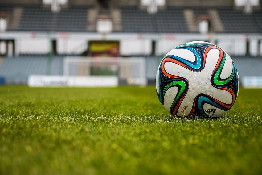 İranda tanınmış futbolçular tutulub