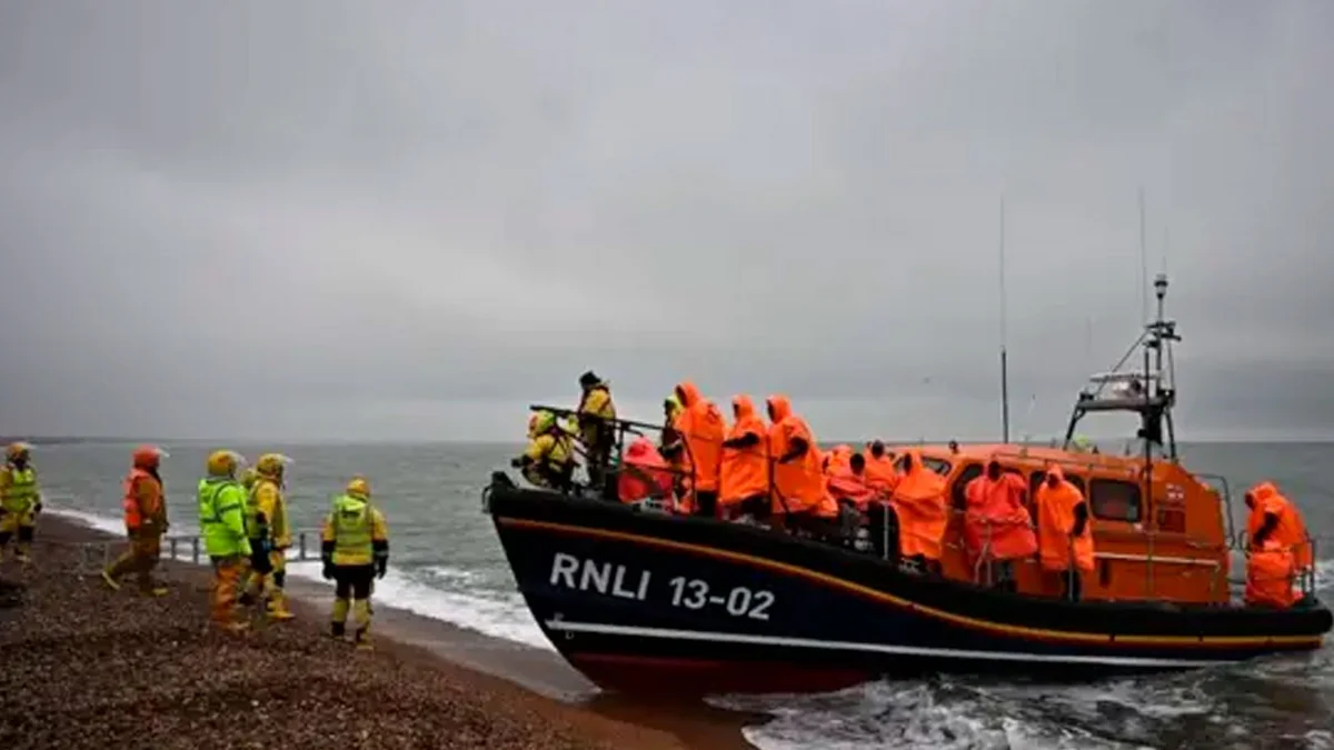 One person dies as migrants aim to cross English Channel