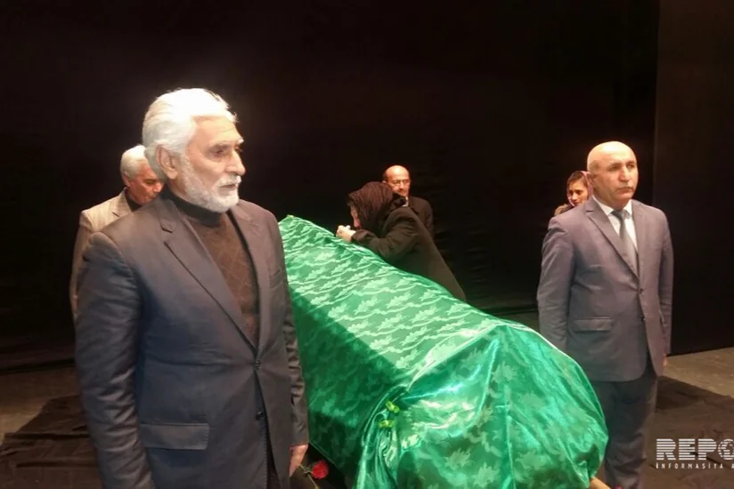 Lənkəran teatrında əməkdar artistlə vida mərasimi keçirilib - FOTO