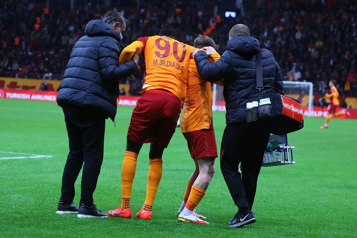 Qalatasarayın hücumçusu 3 ay oynamayacaq