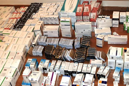 Azərbaycan gömrükçüləri külli miqdarda dərman preparatları aşkar edib