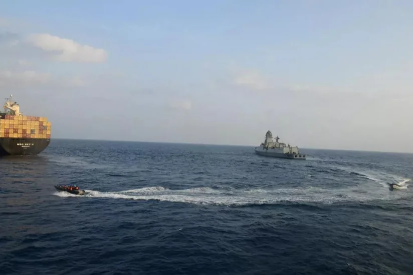 В Красном море у берегов Йемена рядом с судном произошли три взрыва