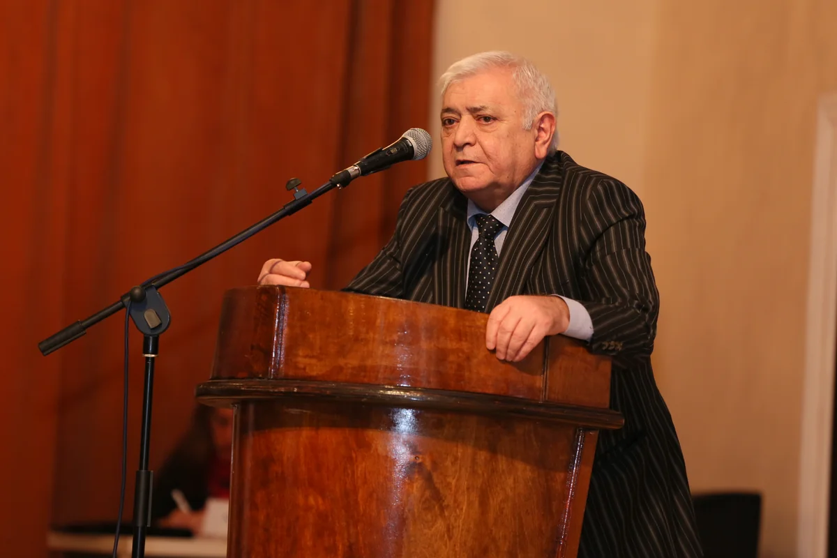 Aqil Abbas yaşlı aktyorların işdən çıxarılmasına etiraz edib