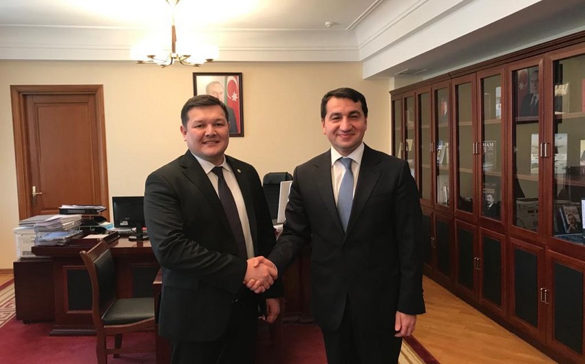 Hikmət Hacıyev qazaxıstanlı nazir müavini ilə əməkdaşlıq məsələlərini müzakirə edib