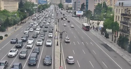 Bakının bir sıra yollarında nəqliyyatın sıxlığı müşahidə olunur