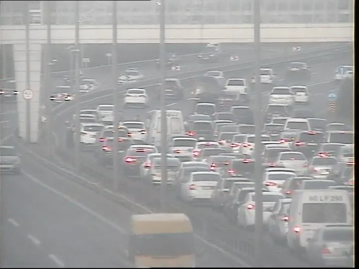 Aeroport şosesində qəza səbəbindən sıxlıq yaranıb