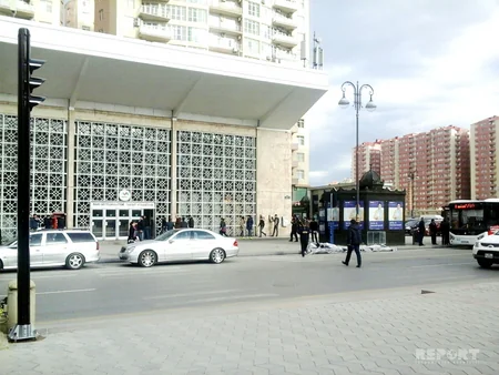 Bakıda tıxac yaradan piyada keçidlərinin qarşısında işıqfor quraşdırılır - FOTO
