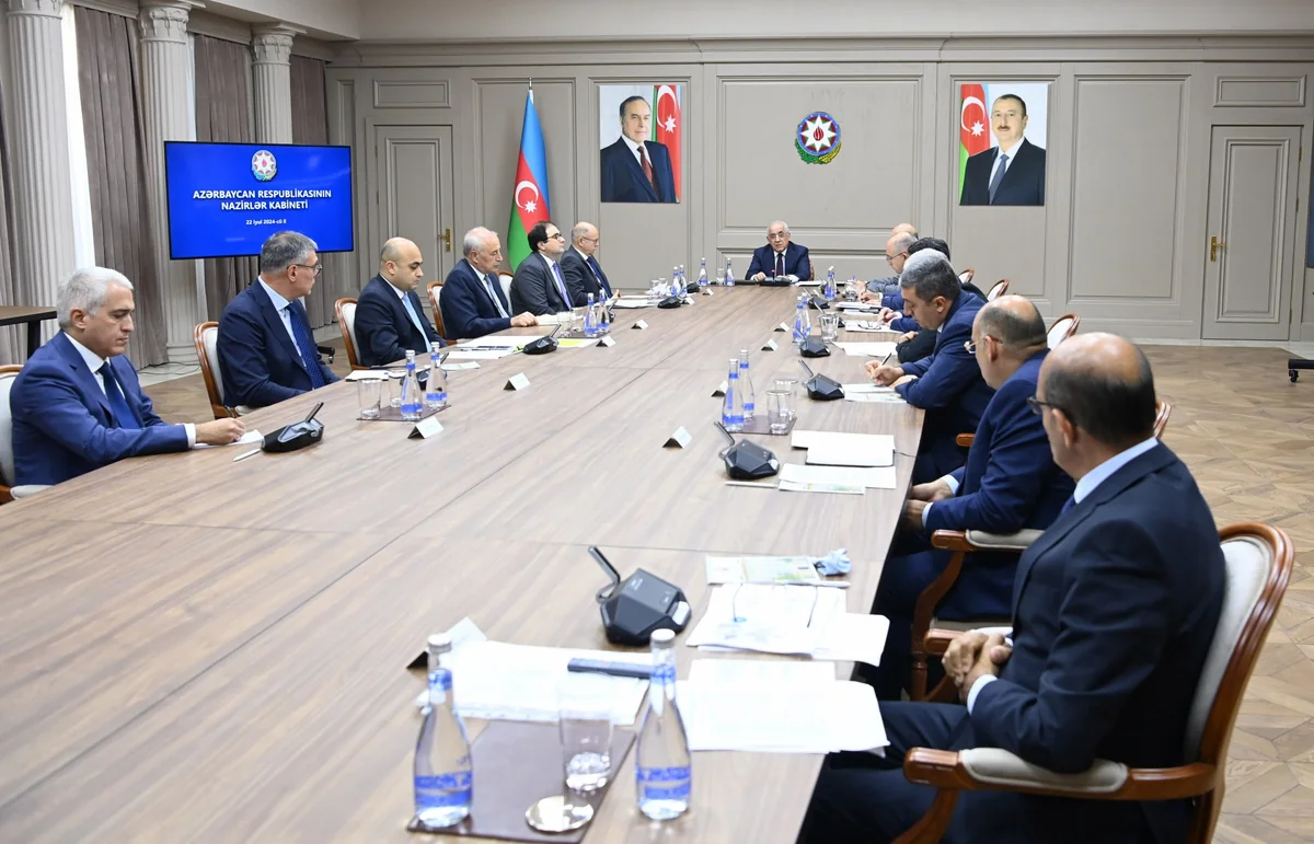 Baş nazirin sədrliyi ilə keçirilən iclasda istilik xidmətlərinin keyfiyyəti müzakirə edilib
