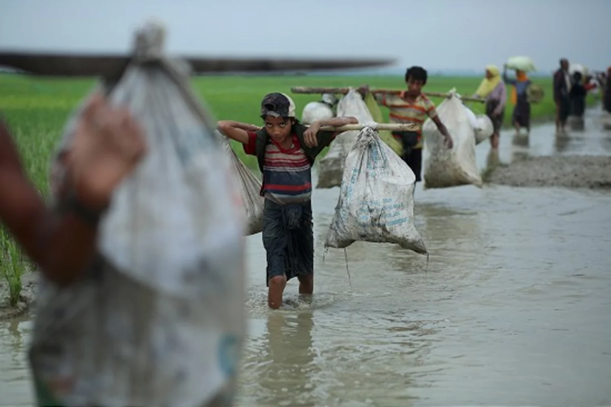 Myanmanı zorakılıqlarla əlaqədar tərk edən müsəlmanların sayı 90 minə çatıb