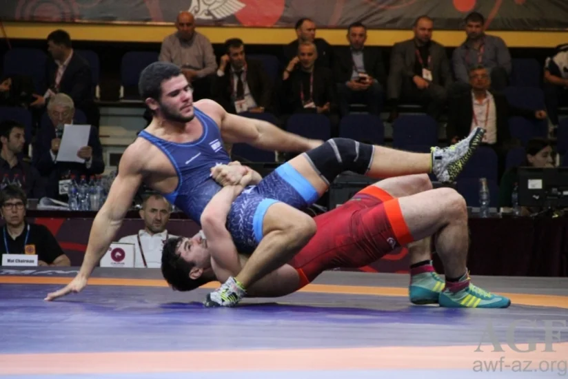 Трое азербайджанских борцов вышли в полуфинал чемпионата Европы