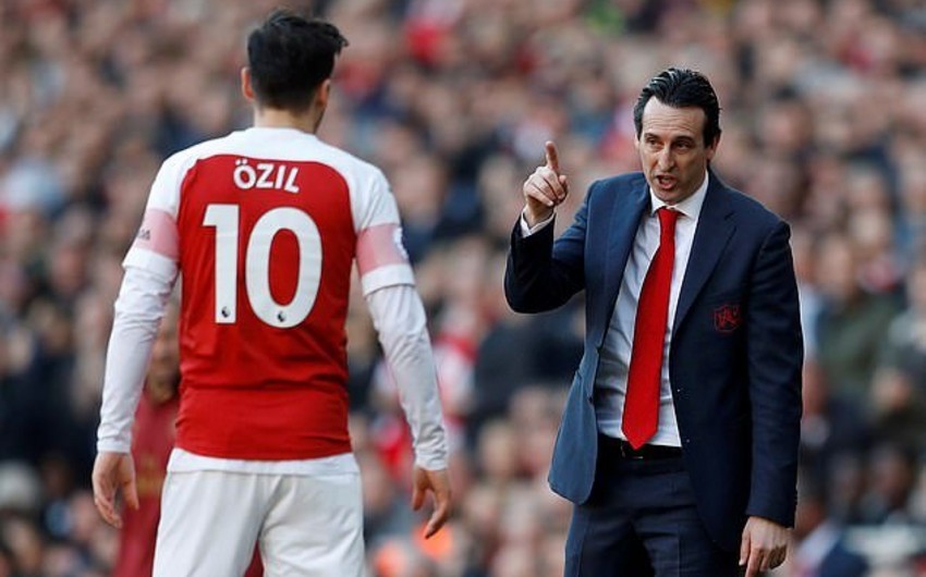 Bakı finalı zamanı Məsut Özil Arsenalın baş məşqçisini təhqir edib