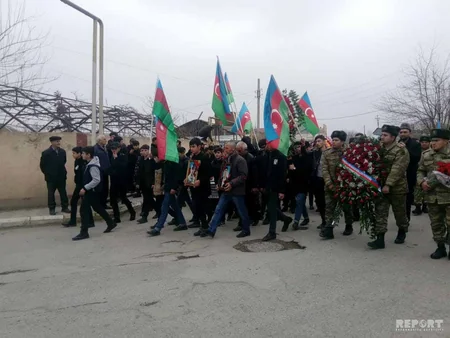 Meyiti neytral ərazidən tapılan Azərbaycan hərbçisi dəfn olunub - FOTO
