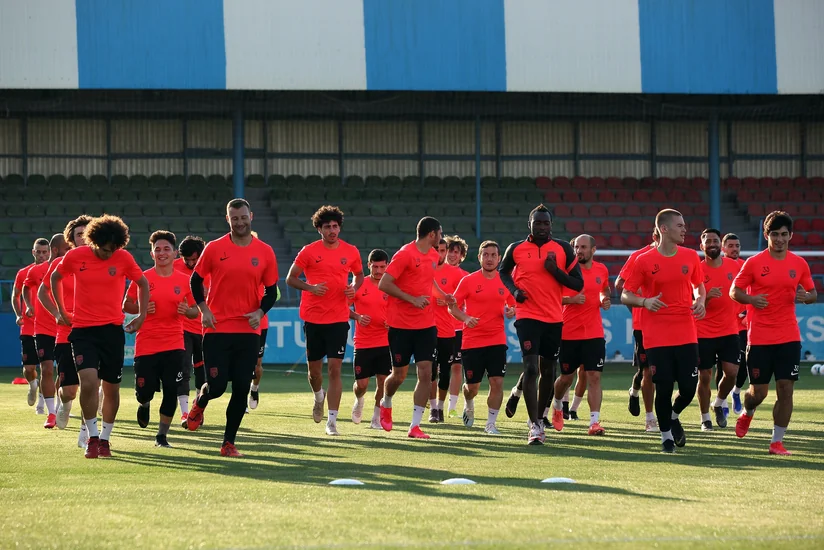 Sabah rəhbərliyindən ultimatum: Ya müqavilə bağlayın, ya da qaçın