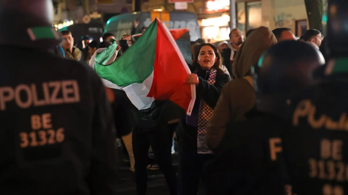 Berlində Fələstini dəstəkləyən etirazlarda 12 polis yaralanıb