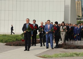 XİN rəhbərliyi Zəfər parkını ziyarət edib