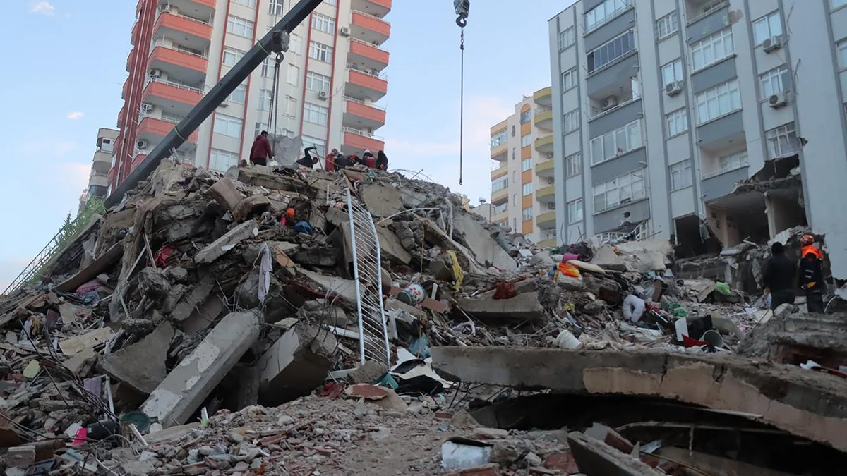 Türkiyədə zəlzələdə ölənlərin sayı 5 894 nəfərə çatıb