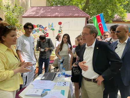 ABŞ səfirliyi “EducationUSA” məzun yarmarkası təşkil edib