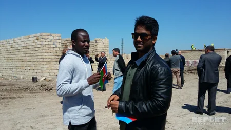 Təhsil Nazirliyinin təşkilatçılığı ilə xarici tələbələr və jurnalistlər Cocuq Mərcanlı kəndinə səfər edib - YENİLƏNİB