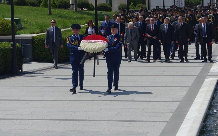 Türkiyədə ulu öndər Heydər Əliyevin anadan olmasının 93-cü ildönümü münasibətilə xatirə tədbiri keçirilib