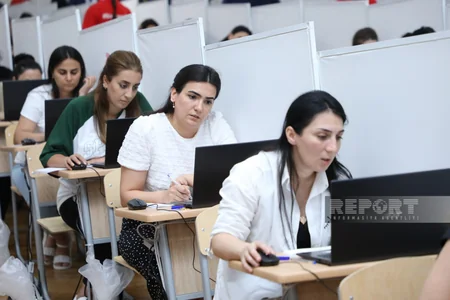 İctimaiyyət nümayəndələri müəllimlərin işə qəbulu üzrə imtahanları izləyiblər