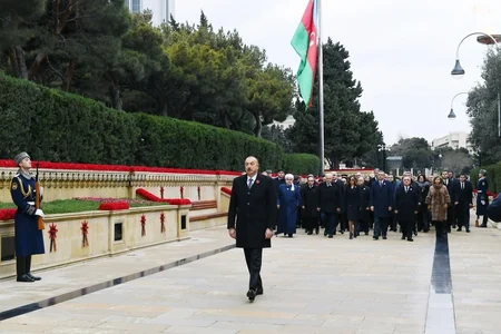 Prezident İlham Əliyev Şəhidlər xiyabanını ziyarət edib - FOTOLAR - YENİLƏNİB