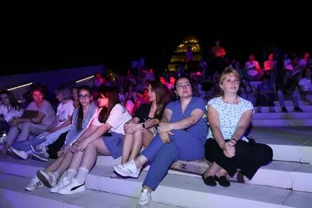Heydər Əliyev Mərkəzinin parkında caz konserti təşkil olunub - VİDEO