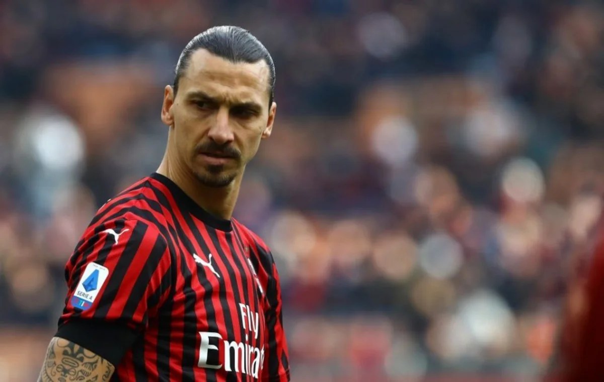 Milan İbrahimoviçlə danışıq aparır