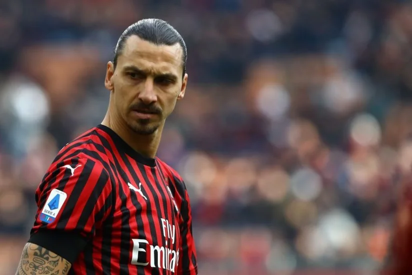 Milan İbrahimoviçlə danışıq aparır