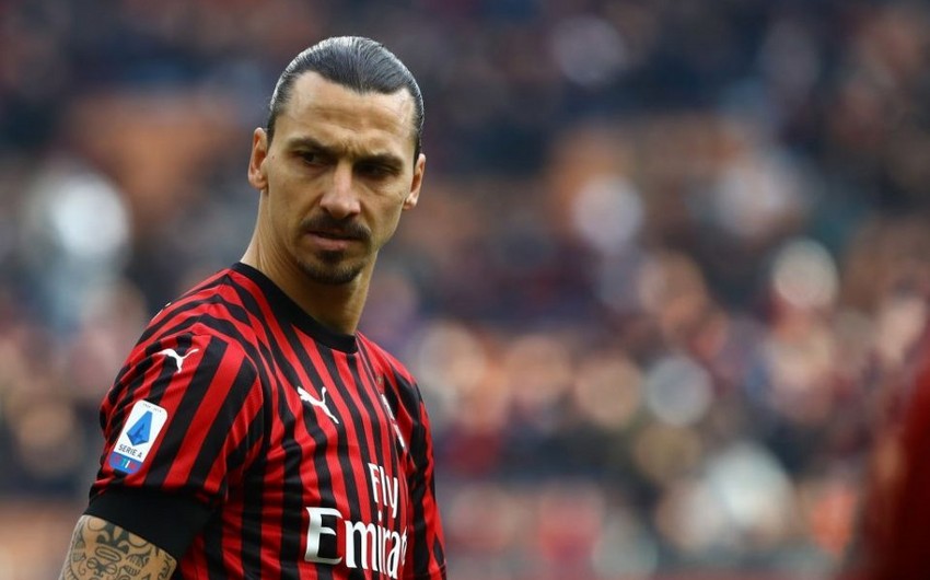 Milan İbrahimoviçlə danışıq aparır