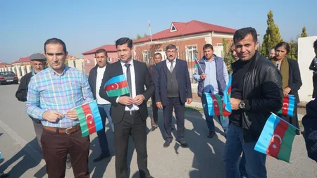 Parlament jurnalistləri cəbhə bölgəsində bayraq aksiyası keçiriblər - FOTOREPORTAJ