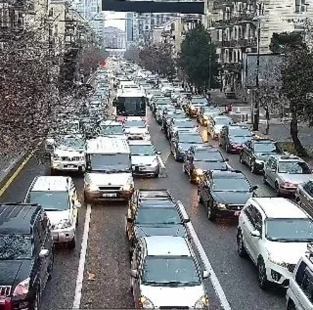 Bakının bir sıra yollarında tıxac var - SİYAHI