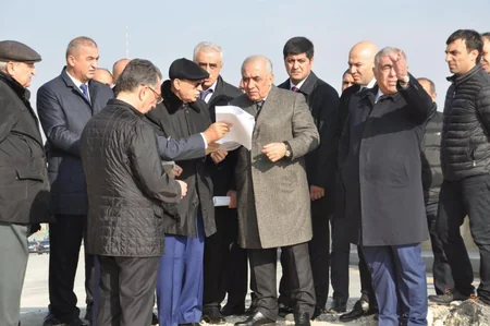 Baş Nazir və digər rəhbər şəxslər “Bibiheybət”də torpaq sürüşməsi olan əraziyə baxış keçiriblər