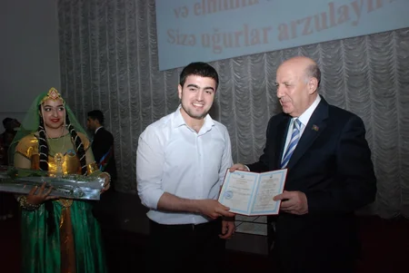 Azərbaycan tibb universitetinin məzunları Hippokrat andı içiblər