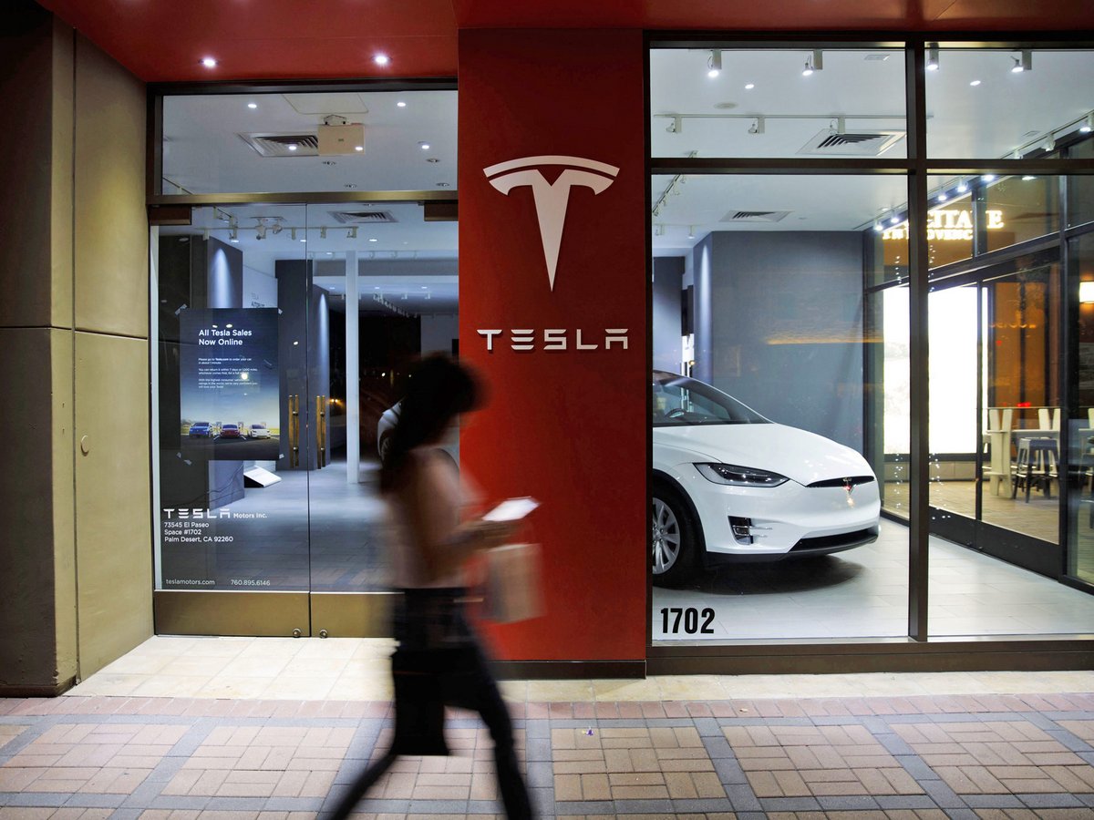 “Tesla” ilin əvvəlindən bəri bazar dəyərini 94 milyard dollar itirib