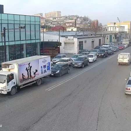 Bakının əksər yollarında nəqliyyatın hərəkətində tıxac yaranıb