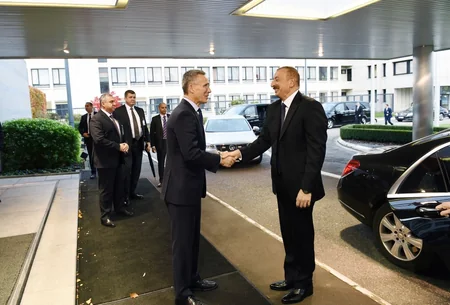 Prezident İlham Əliyev Brüsseldə NATO-nun baş katibi ilə görüşüb - YENİLƏNİB