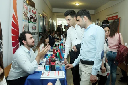 Bakıda tələbə və məzunlar üçün əmək yarımarkası keçirilib