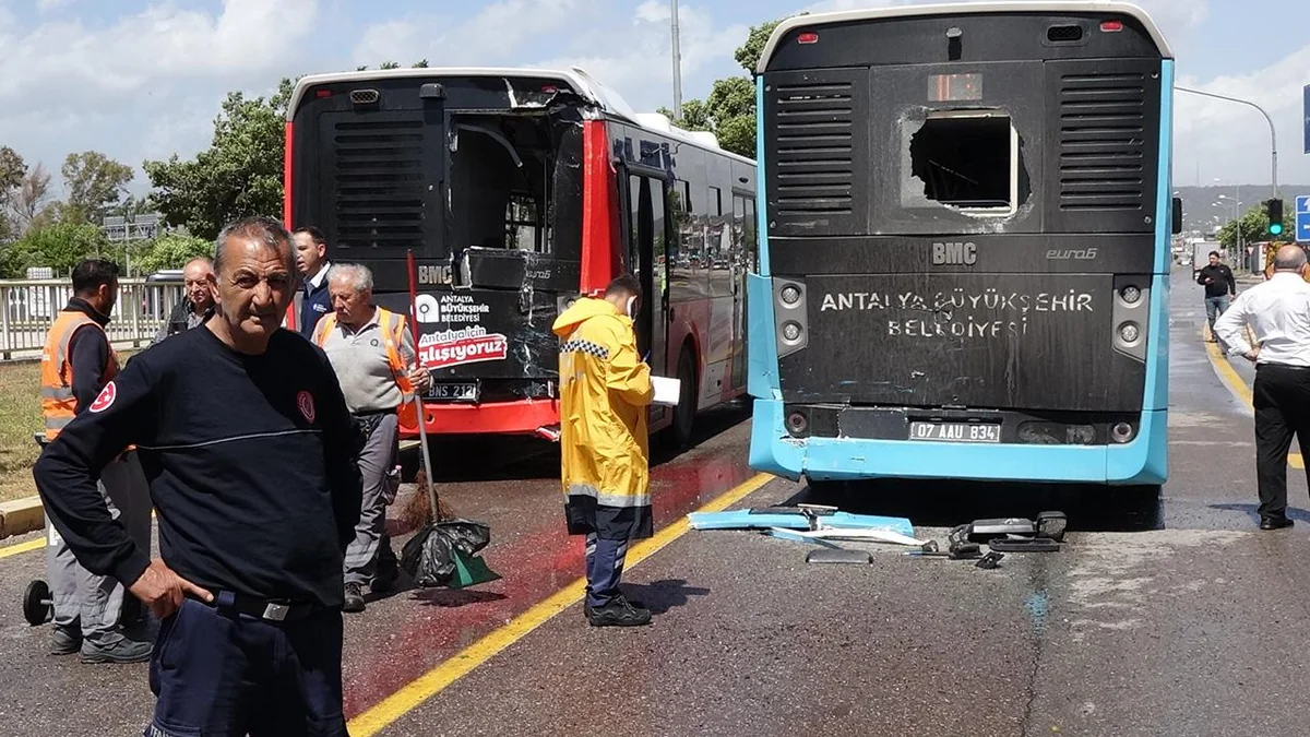 Antalyada yeddi nəqliyyat vasitəsinin iştirakı ilə zəncirvari yol qəzası olub
