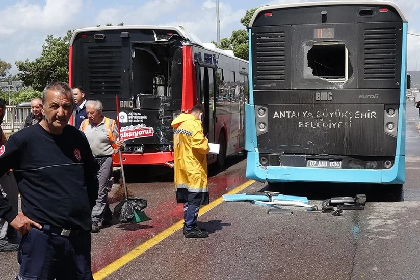 Antalyada yeddi nəqliyyat vasitəsinin iştirakı ilə zəncirvari yol qəzası olub