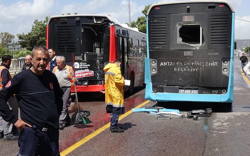 Antalyada yeddi nəqliyyat vasitəsinin iştirakı ilə zəncirvari yol qəzası olub