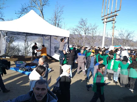 На дороге Шуша - Ханкенди продолжается акция протеста, звучит гимн Азербайджана