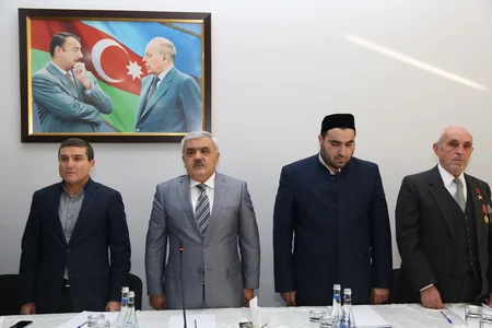 ​Deputatlığa namizəd Rövnəq Abdullayev Bakının Keşlə qəsəbəsində seçicilərlə görüşüb
