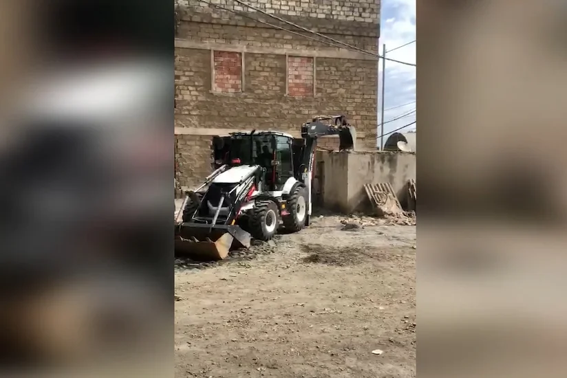Gəncədə qanunsuz tikili sökülüb