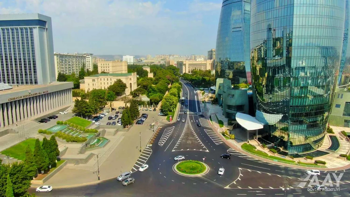 Yay tətili zamanı Bakıda 20 küçə və prospekt təmir olunub