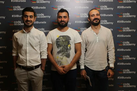 Code Academy 3 illiyini qeyd edib
